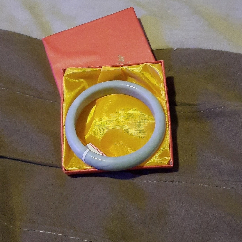 Bangle bracelet
